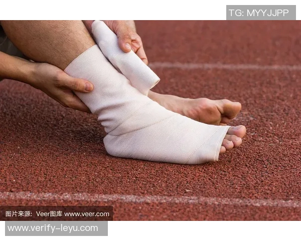 足球运动员绷带的使用与伤病防护的重要性分析与探讨
