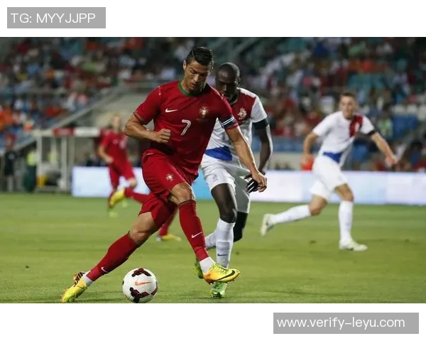 踢足球的精彩特技与技巧解析让你在球场上大放异彩